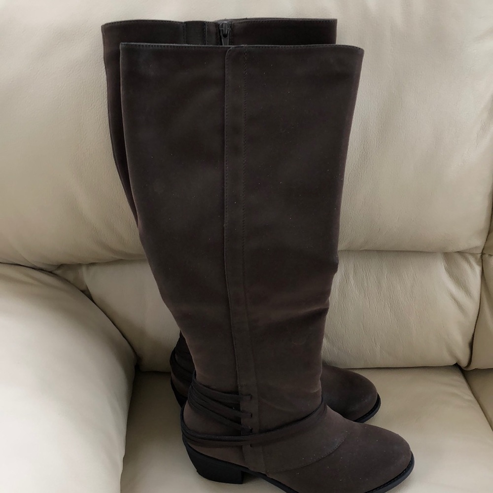 Ladies Knee High Boots Size 8W Brown